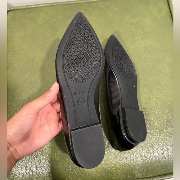 Geox Italian Patent leather pointy toe slip on flats in size 36 - Picture 2 of 7